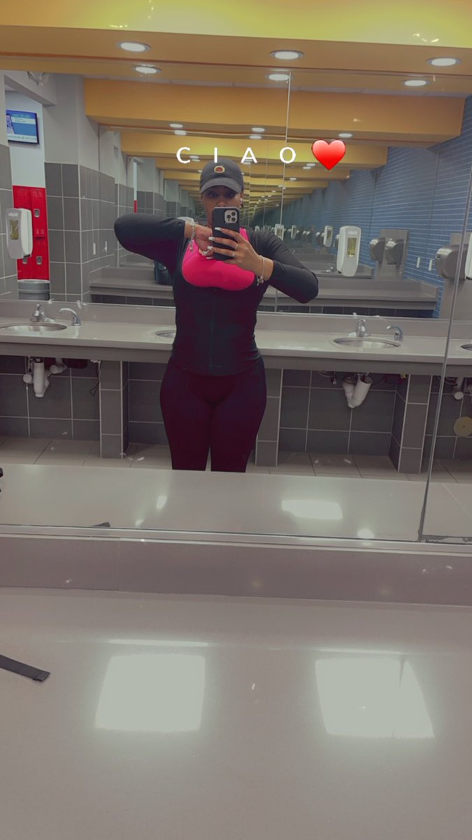 mvee_p's tweet photo. When hard work pays off 💪🏽💪🏽 60lbs down https://t.co/so7kQqE3Wh