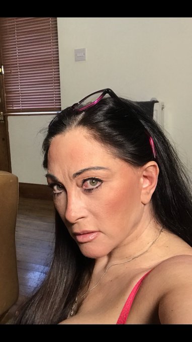 Wishing you a very good night 😘😈😘😈 https://t.co/GkMCI2x4hc