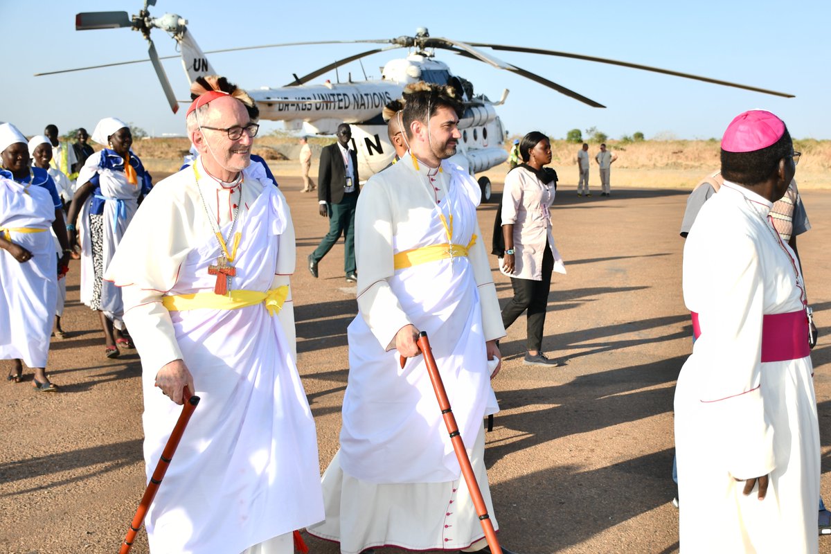 In Renk, Cardinal Czerny visited the reception site for returnees and refugees from Sudan. He appreciated the good work being done by the Diocese of Malakal and the welcoming attitude of the local community although they do not have an abundance of resources.