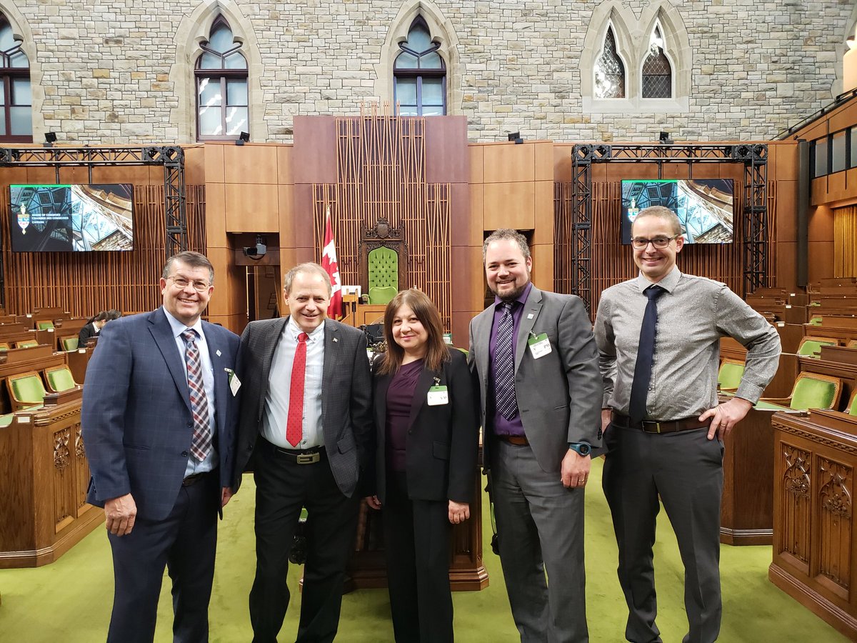 Thanks for an engaging discussion on the Canadian dairy industry <a href="/Kevin_Lamoureux/">Kevin Lamoureux</a> 🇨🇦🐄
#DFContheHill24 #Cdndairy