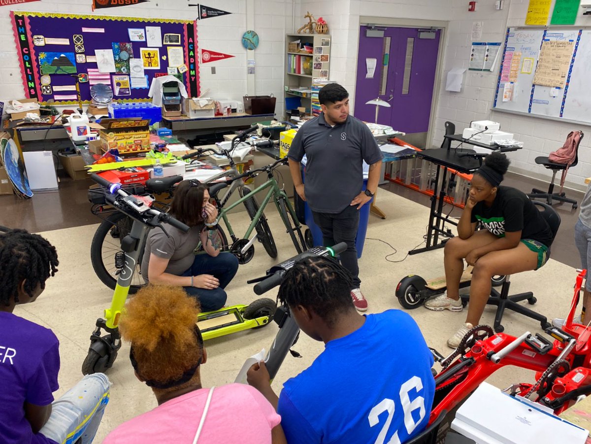streetsblogchi's tweet photo. The mobility justice nonprofit group Equiticity's Invest in Real Community Change campaign isn't just about raising funding. "Come join us and volunteer with us. Be our thought partners. Let use our talents to build a better society."
https://t.co/DrB1wADnAu https://t.co/n91TcZRkG4