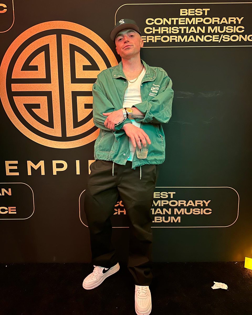 JAMSTFC's tweet photo. Chicago kid Grammy steppin off the raps lol I could write some cool shit but if you knew where I started then you know I have no business being in this bitch 😂🤷‍♂️ … but that’s the thing - walls are meant to be broken. I always wanted to be an example of that and I am https://t.co/pvWmLFCVH1