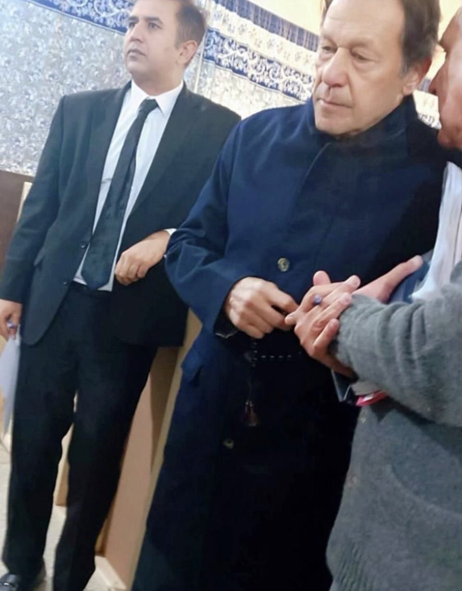 Yayyyyyyyyy Skipper. 
You look cool 👍👍👍🥳🥳🥳🥳🥳 #ووٹ_ڈالو_خان_نکالو Adiala Jail 👏👏👏👏👏