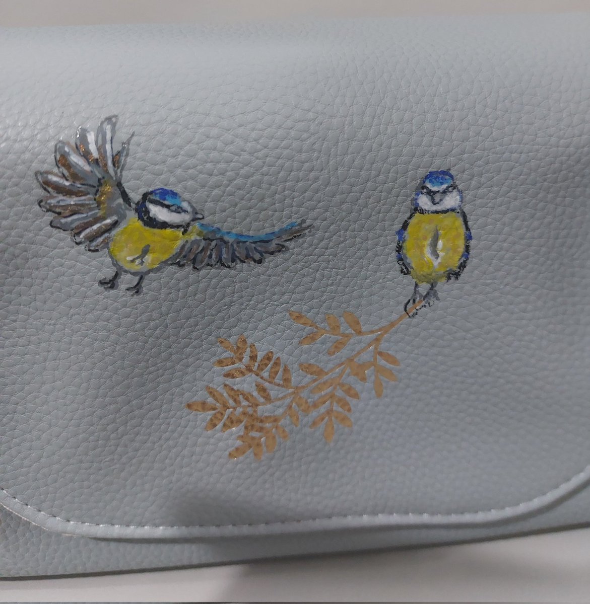 LJ_Believe's tweet image. #POstsbles Been trying out painting on leather again today!