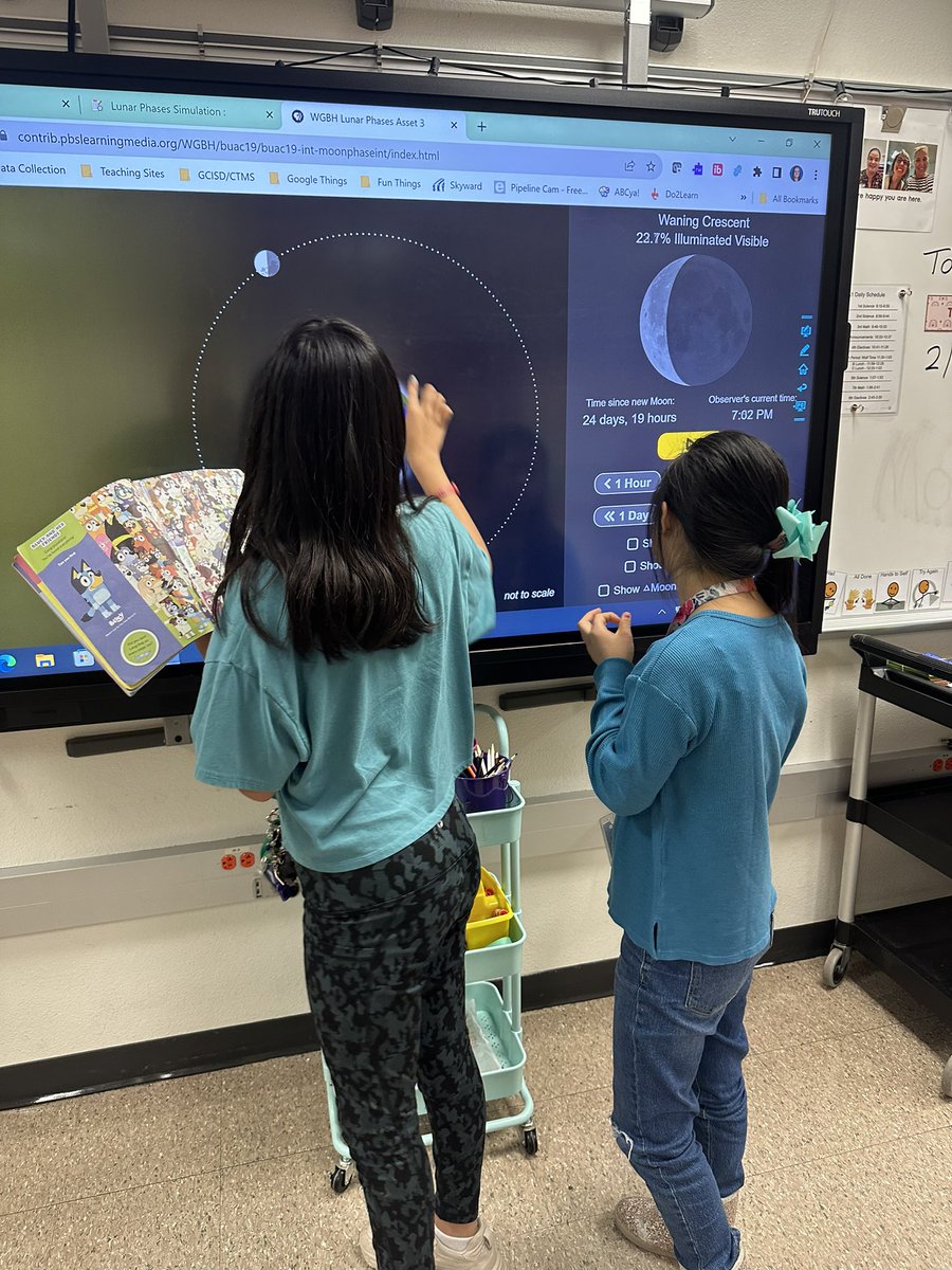 CTMSHatcher's tweet image. Our Science class had a blast with the moon phase interactive lesson today! @CTMSWolfWay @CTMS_Rise_Class