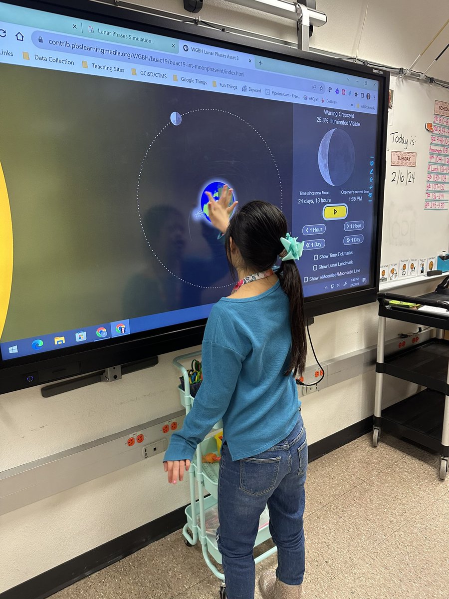 CTMSHatcher's tweet image. Our Science class had a blast with the moon phase interactive lesson today! @CTMSWolfWay @CTMS_Rise_Class