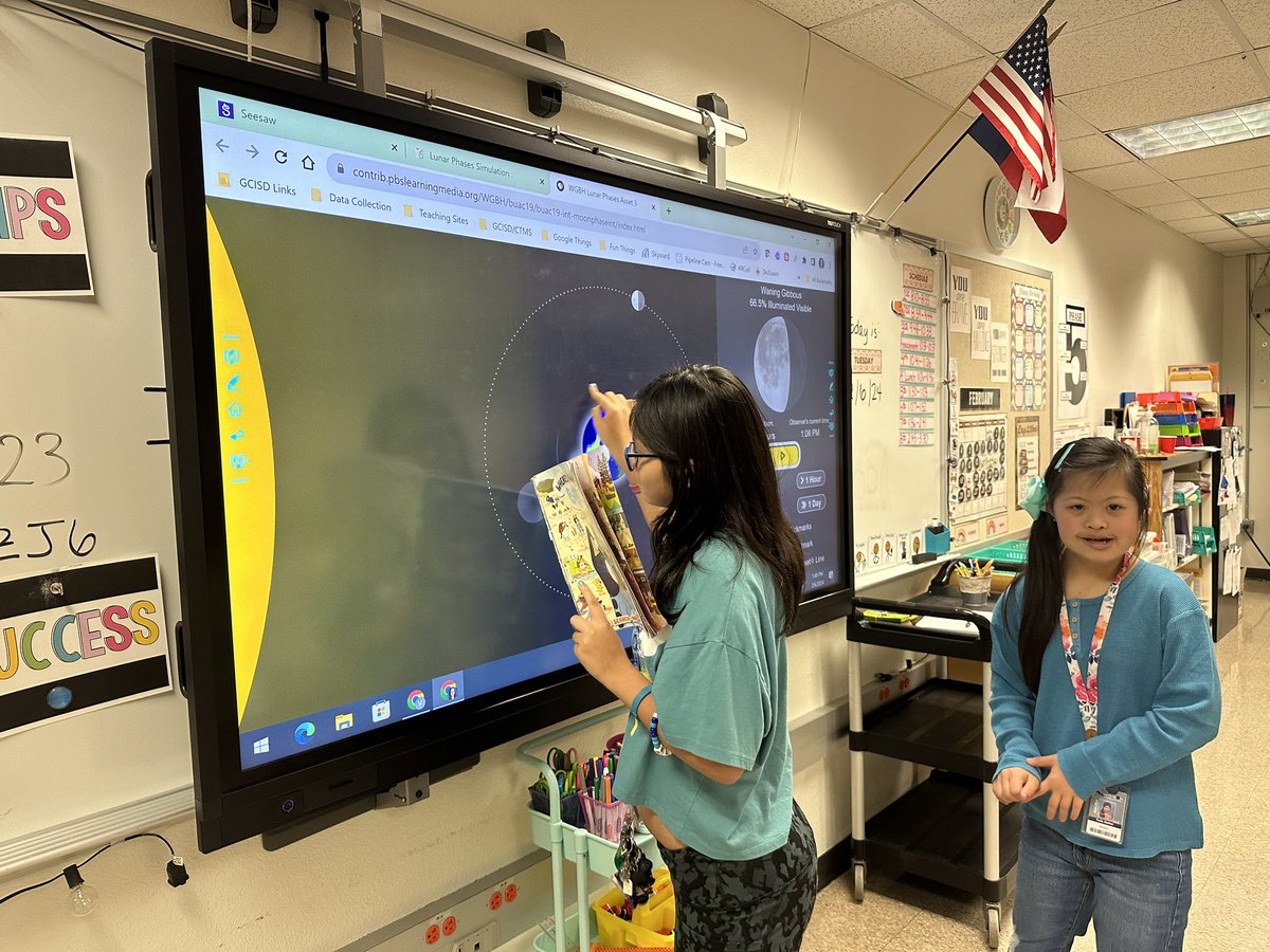 CTMSHatcher's tweet image. Our Science class had a blast with the moon phase interactive lesson today! @CTMSWolfWay @CTMS_Rise_Class