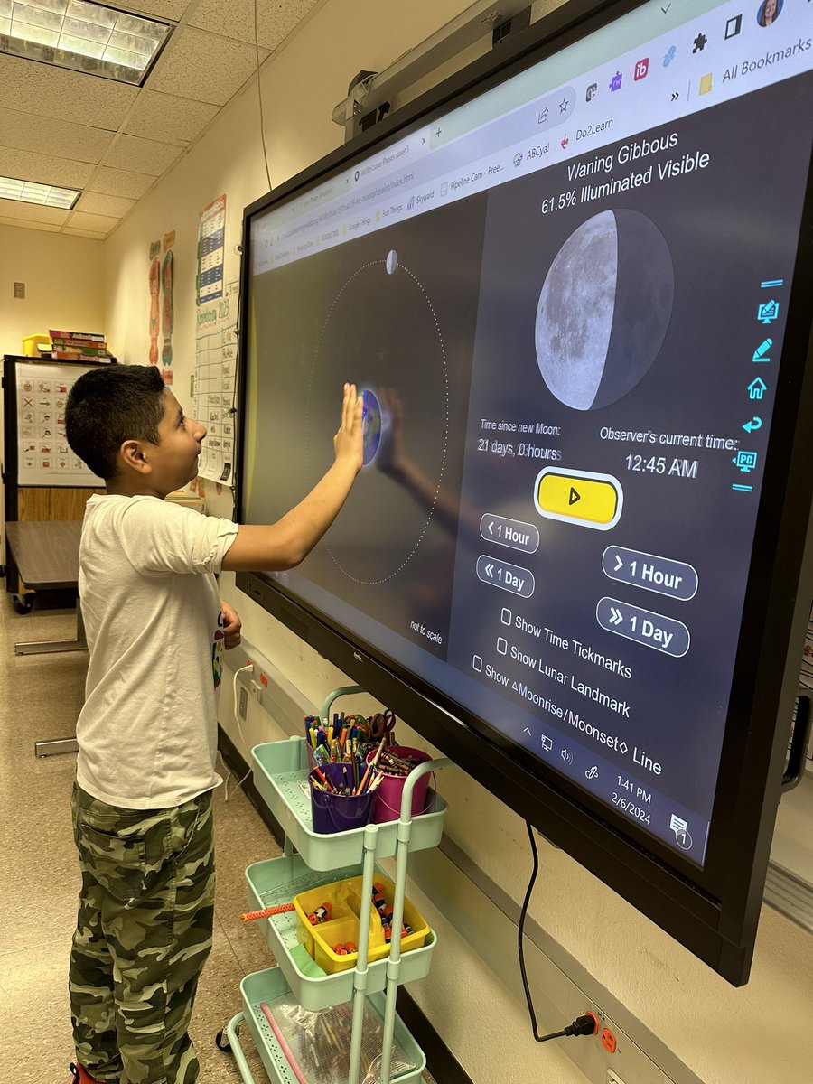 CTMSHatcher's tweet image. Our Science class had a blast with the moon phase interactive lesson today! @CTMSWolfWay @CTMS_Rise_Class