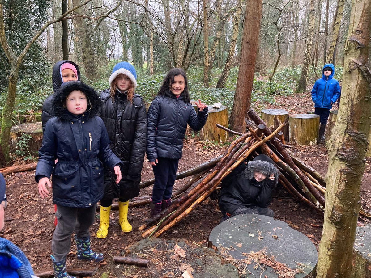 A few more pics of shelter building from earlier … @UplandsManor @EdgmondHall Part 2