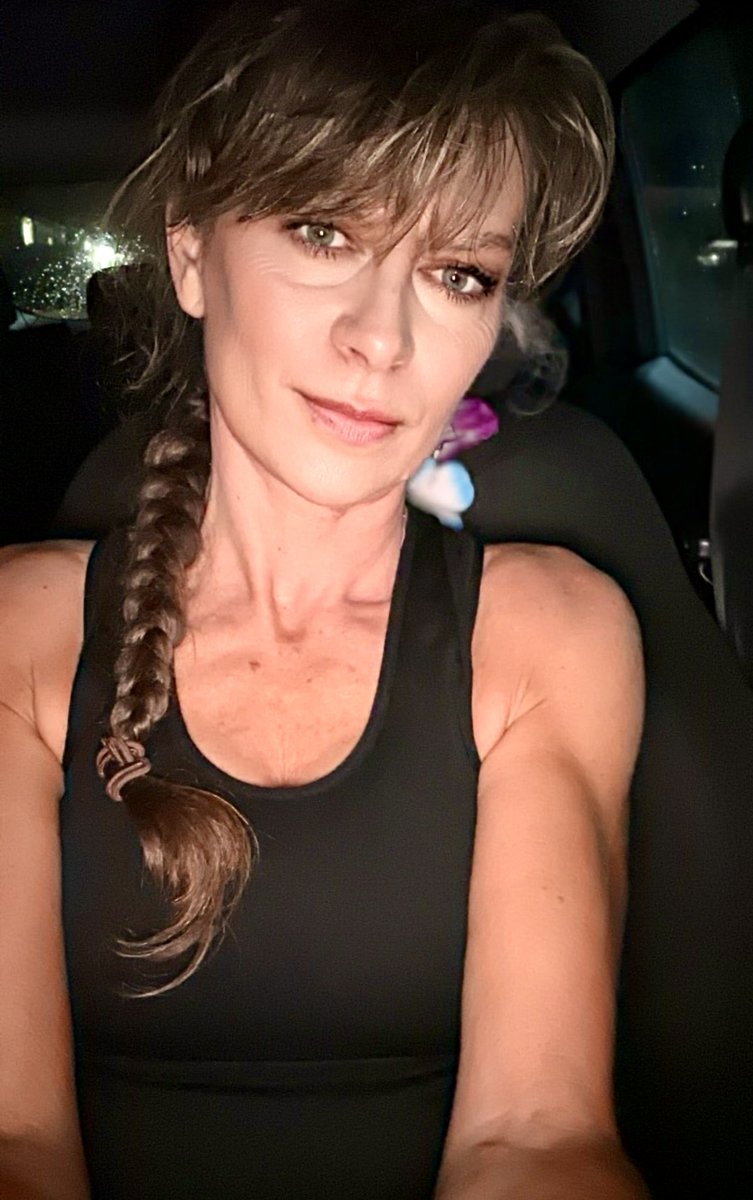 3violetMistyblu's tweet image. Circuits done ✔️ 
This is my pooped face 
Clackered 🥺
Shower then relax required 
#fitnessgoals #circuits