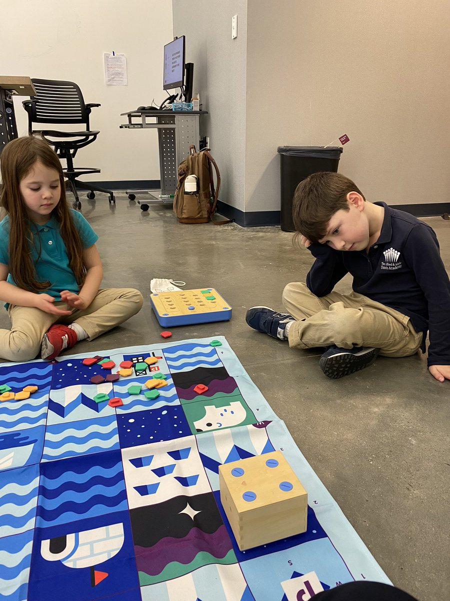 21stStacy's tweet photo. We used our computational thinking skills to program the beebots & cubetto to help our robot friends navigate the arctic region in #davisme @Davis_Academy @medialab https://t.co/OhefXwdmni