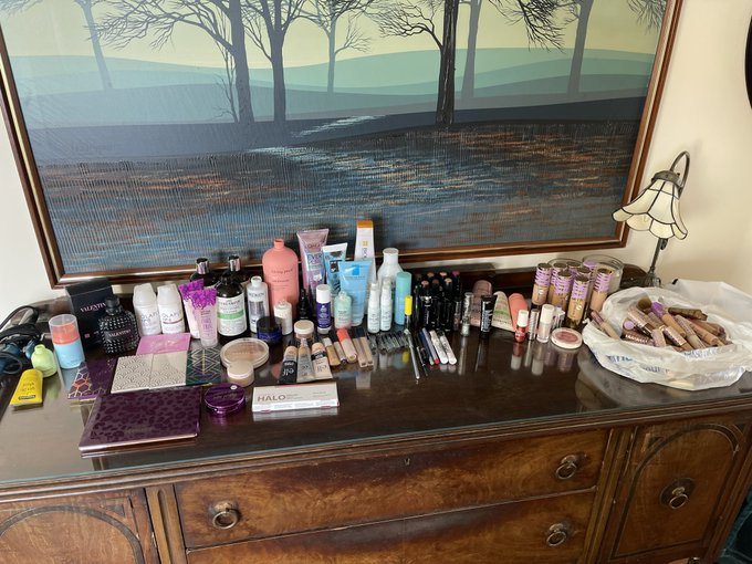 My local dumpster haul! That Valentino perfume is brand new with the box! https://t.co/nij5J3ehJx