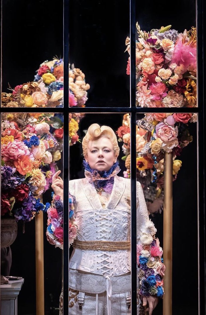 Sarah Snook to play 26 parts in solo THE PICTURE OF DORIAN GREY on the West End