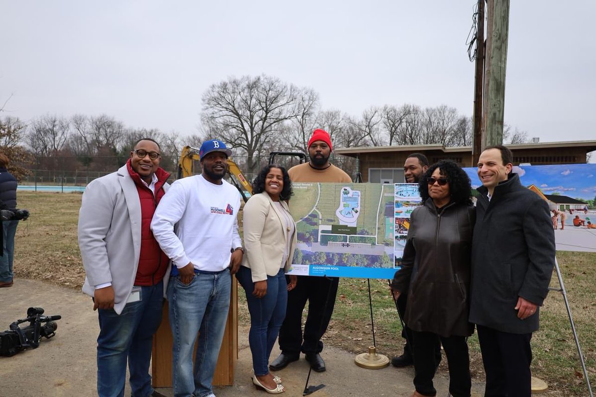 Today, I had the pleasure of joining fellow council members, Mayor Craig Greenberg, and Louisville Parks and Recreation to announce the construction of a new state-of-the-art pool in Algonquin Park!

Check out the renderings online here: louisvilleky.gov/government/met…