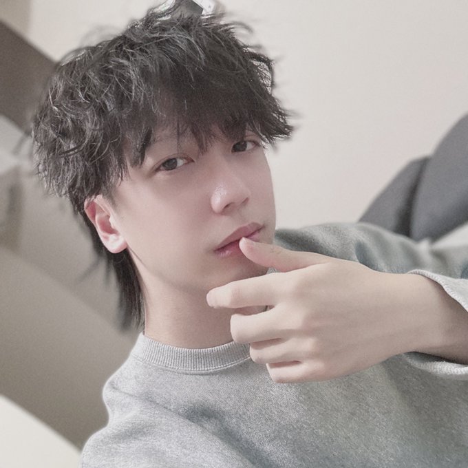 女殴ってそうな自撮りです 