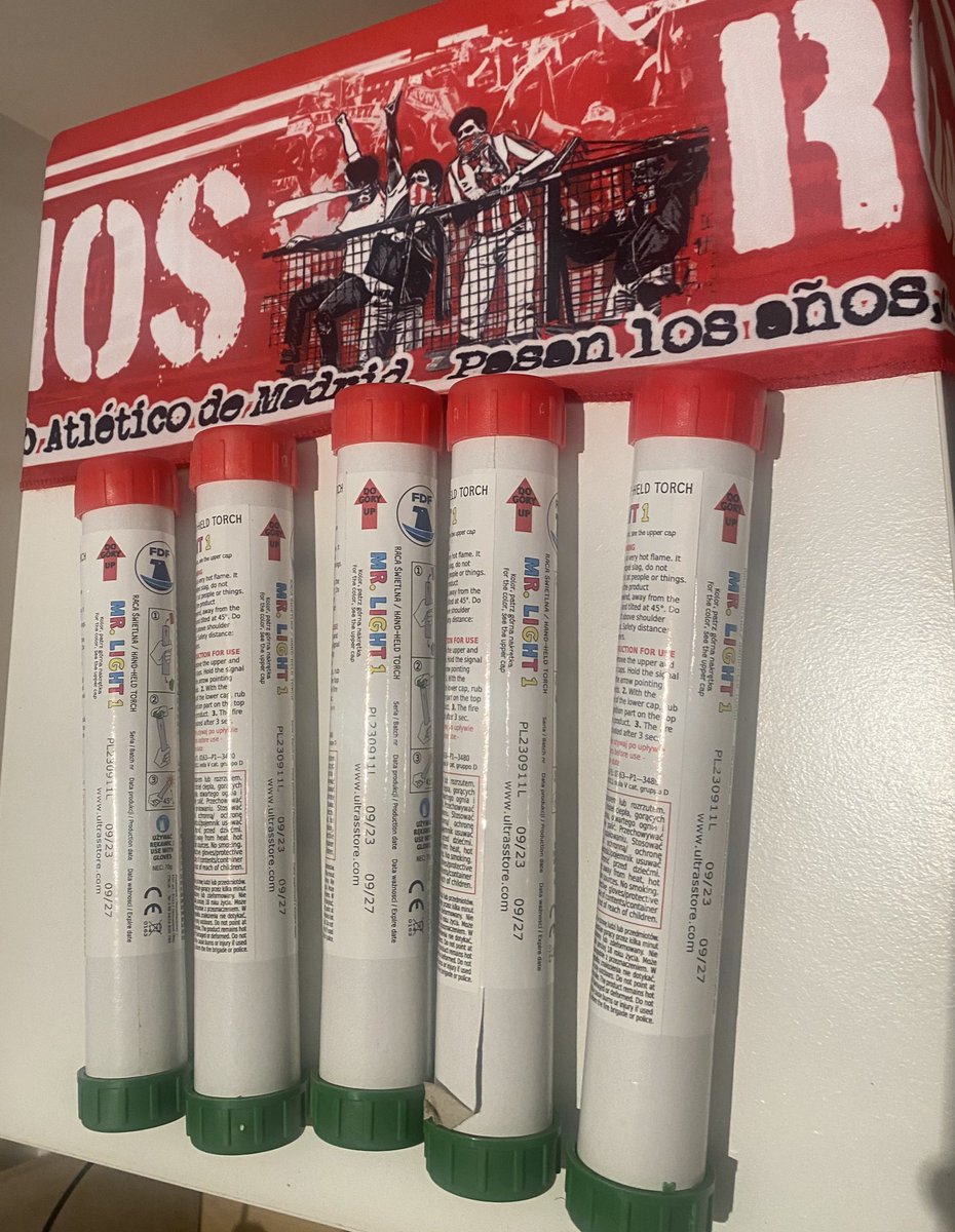 Guarda el puto movil.

Saca tu bufanda, bengala o bandera.

Déjate la voz.

El partido lo ganamos nosotros.