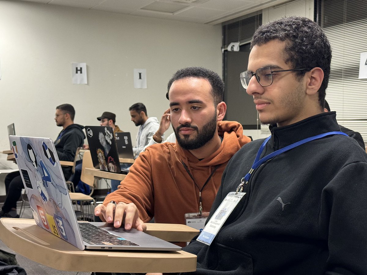 GDSC_KFUPM's tweet photo. اليوم الثاني من معسكر تطوير المواقع مع @kfupm_cc⚡️

تعمقنا أكثر في JavaScript وتعرفنا على NodeJs وأهميته في بناء المواقع.وأخيرًا، أخذنا لمحة بسيطة عن أداة npm وبعض الأوامر المهمة فيها.👨🏼‍💻

بانتظاركم غدًا 🔥

#webBootcamp_KFUPM
#DeveloperStudentClubs
#GDSC https://t.co/N4x2u2WFSj