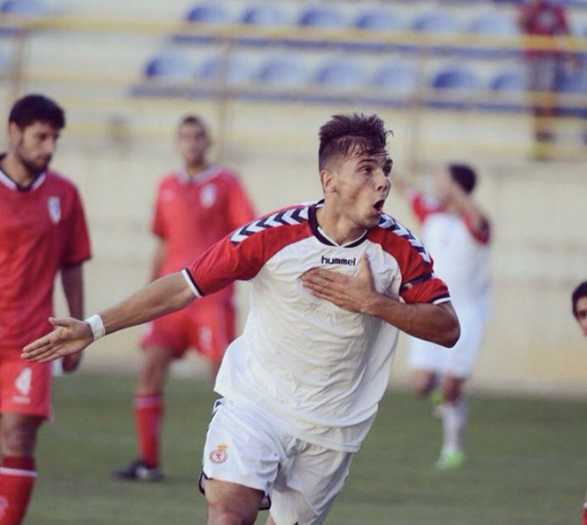 Contento de haber sumado el sábado pasado 300 partidos como profesional. Con ilusión a por más metas y sueños por cumplir.