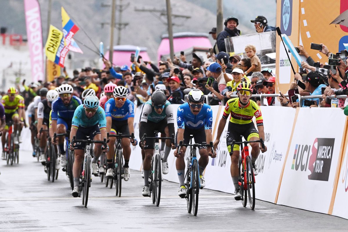 LeSecteurPave_'s tweet photo. #TourColombia2024 🇨🇴
Fernando #Gaviria s'impose sur la première étape en devançant Davide #Perisco et Mark #Cavendish.
L'italien Perisco gêné dans le final par le vainqueur sur cette route glissante.
#cyclisme #cycling #ciclismo https://t.co/XorpwKcLY9