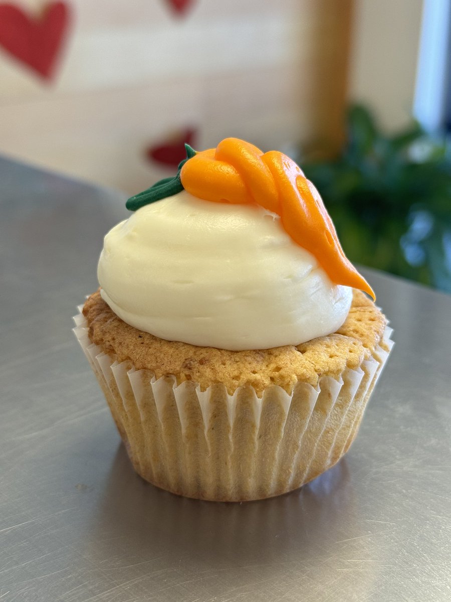 thelbcakeman's tweet photo. Carrot cake pound cake cupcakes! https://t.co/mS7FB7TbLT