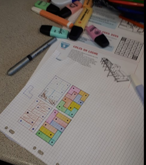 afacciari's tweet photo. Aujourd'hui, c'était Maths sans Frontières, avec une classe de 3è incroyable. Bravo à eux pour leur travail d'équipe ! Ensemble, ils ont réussi à finir les exercices. https://t.co/zPEB6xgHtt
