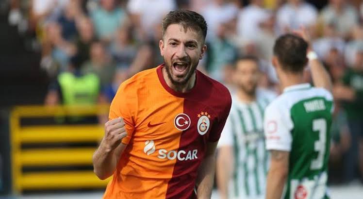 Bandırmaspor'a karşı bile hiçbir fark yaratamıyosunuz şerefinizle şu takımdan gidin bu kadar laubalilik ve bencillik olmaz amk