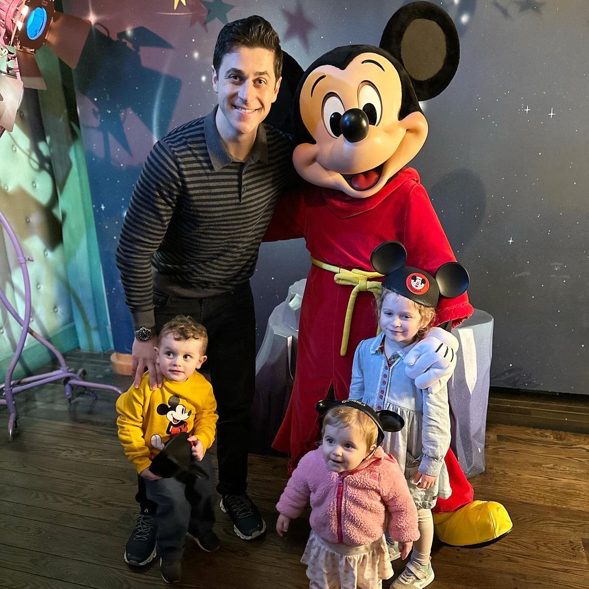 Of course I went to Disneyland to celebrate the Wizards sequel with my fam haha! The rain wasn’t gonna hold us back! #Disney #Disneyland #DadLife #Wizards