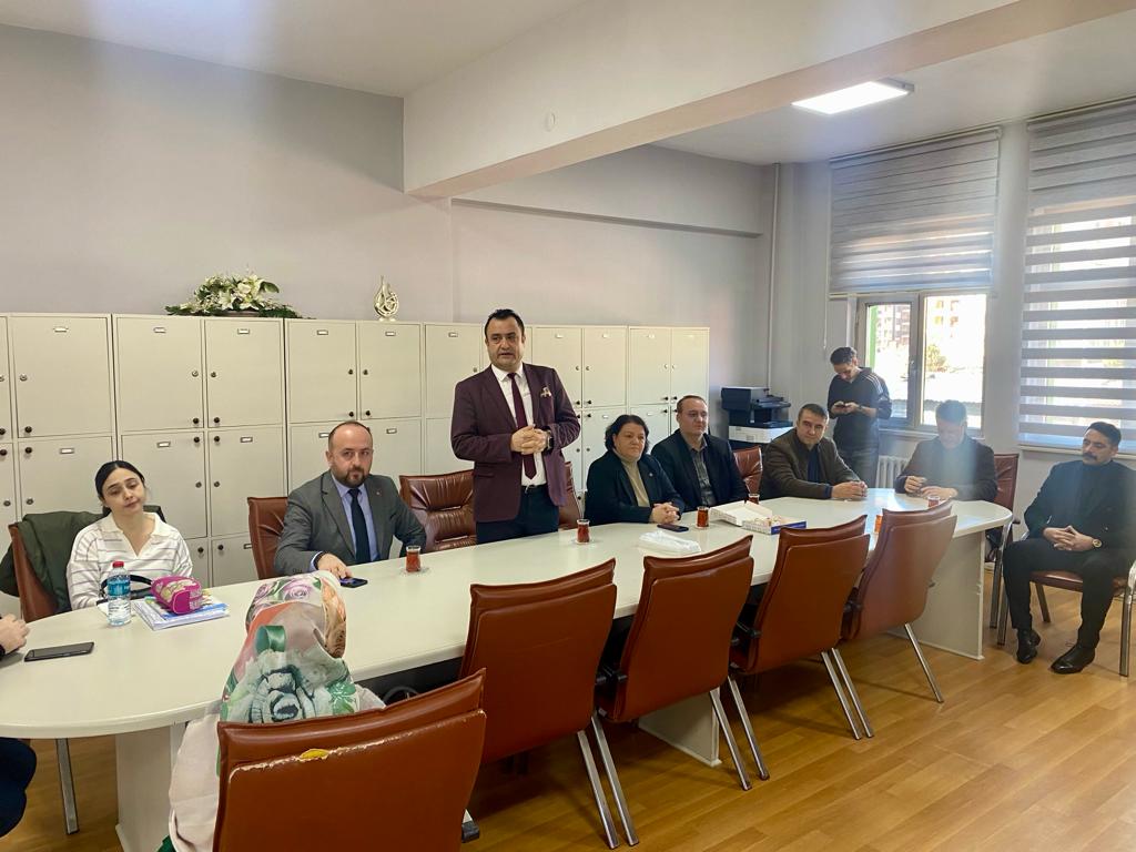 halilkocoglualp's tweet photo. TAZİYE ZİYARETLERİ‼️
Yakın zamanda amansız hastalığa yenik düşerek vefat eden üyelerilerimiz;
📍Bahçelievler Atatürk İlkokulu Öğretmeni, merhum Fatih Ata,
📍Bahçelievler Şehit Oktay Demiryürek Ortaokulu Öğretmeni merhum Cuma Obuz,
📍Bahçelievler Toki Halit Öge İlkokulu Öğretmeni merhum Fatih Doğan’ı, okullarında, mesai arkadaşlarıyla beraber fatihalarla yad ettik. Allah rahmet eylesin, mekanları cennet, menzilleri mübarek, ruhları şad olsun.
Tüm eğitim camiamıza baş sağlığı diliyorum.