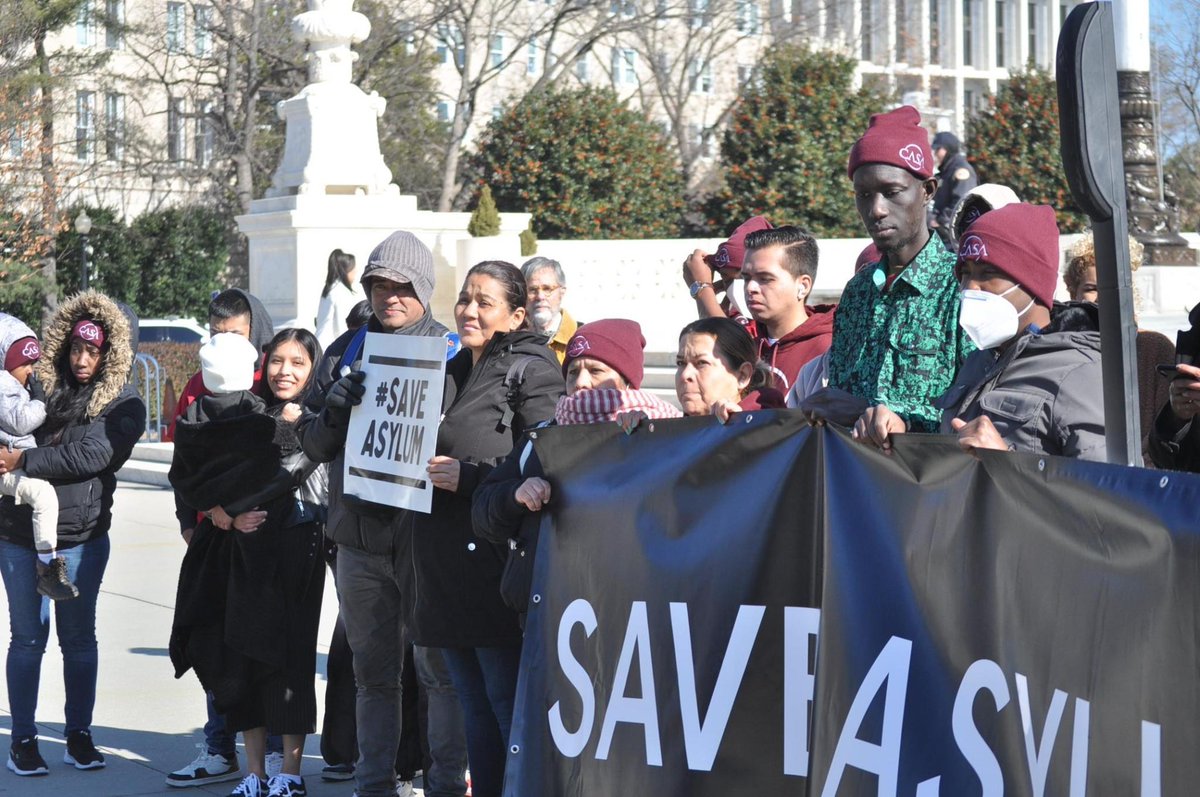 THREAD: FACES OF THE MOVEMENT 👇🏾
As Congress decides the fate of immigrants seeking safety in the United States, we want you to meet the people that Congress is talking about.
We urge <a href="/SenSchumer/">Chuck Schumer</a> &amp; <a href="/POTUS/">President Donald J. Trump</a> for their leadership to stop this bill from moving forward. 🦋
