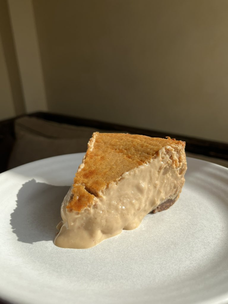 _sooffia's tweet photo. tarta de queso y dulce de leche🫠 https://t.co/YBWtCgEsmC