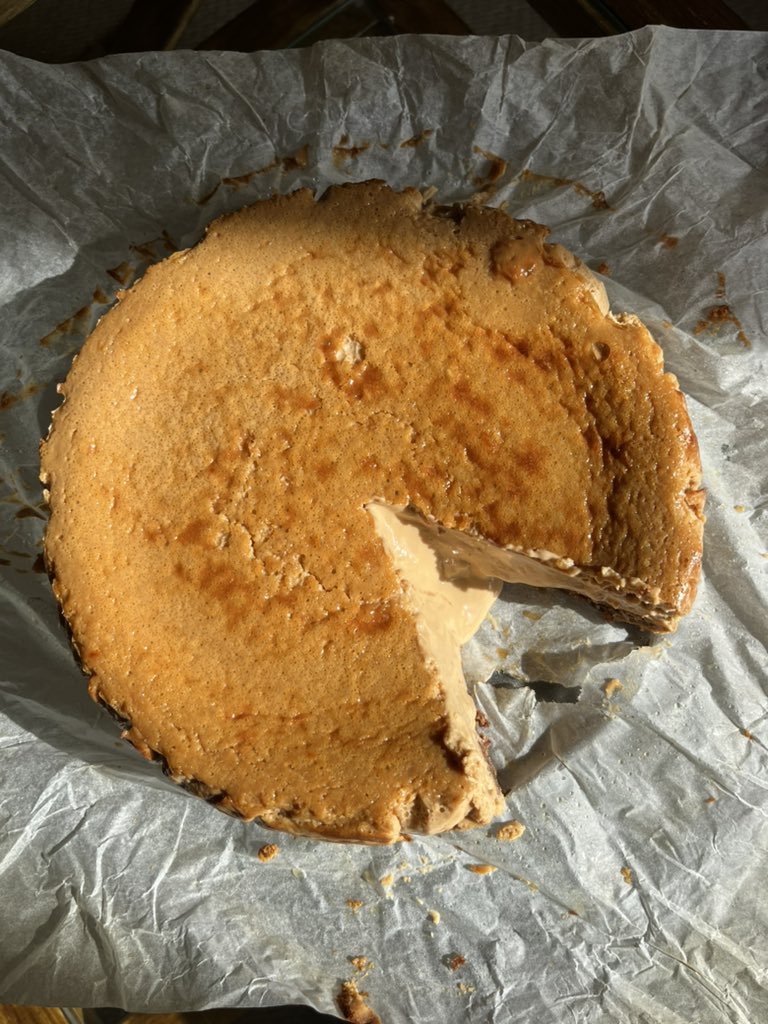 _sooffia's tweet photo. tarta de queso y dulce de leche🫠 https://t.co/YBWtCgEsmC