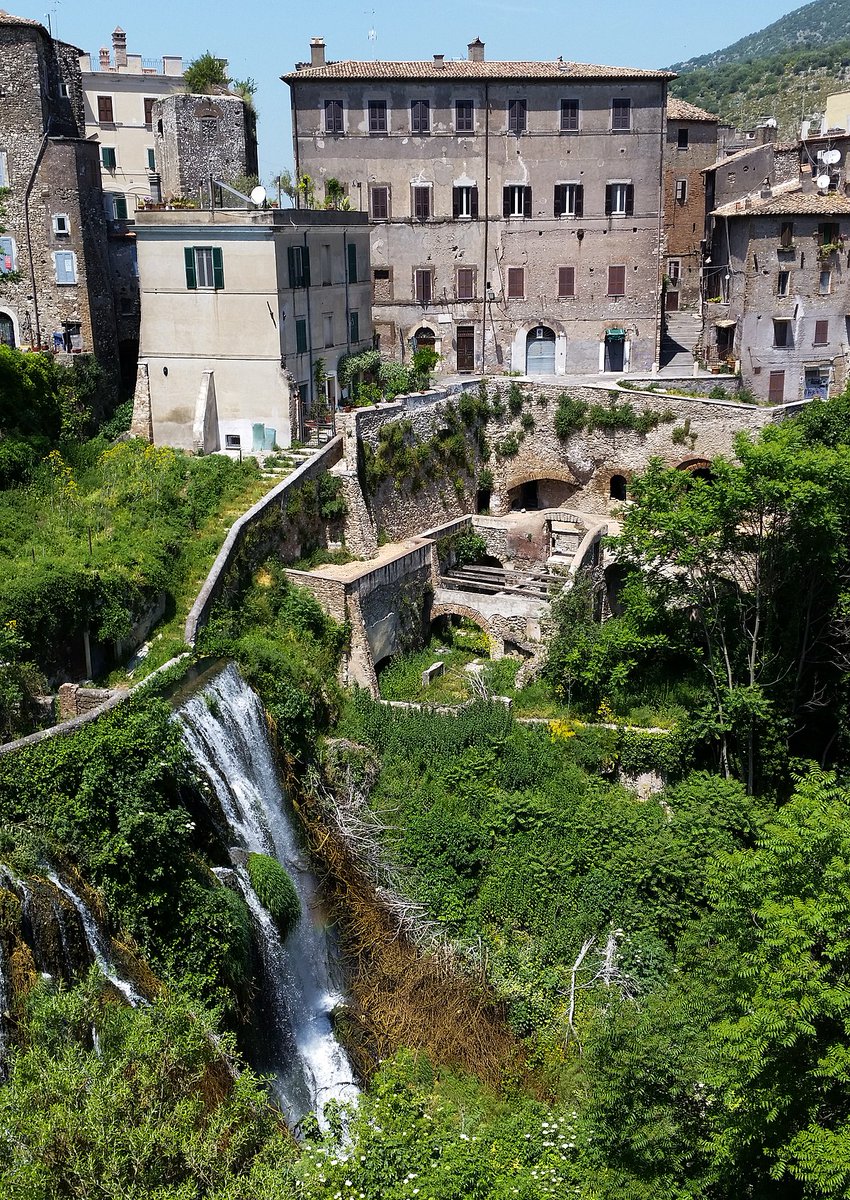 IconicSettings's tweet photo. @archi_tradition @pioandreaperi For me, the ideal scenario would be to live outside of the city in a place like Tivoli, but be able to easily visit Rome whenever. https://t.co/0M71YgsHsB