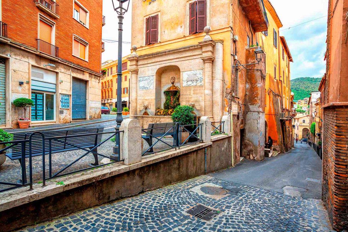 IconicSettings's tweet photo. @archi_tradition @pioandreaperi For me, the ideal scenario would be to live outside of the city in a place like Tivoli, but be able to easily visit Rome whenever. https://t.co/0M71YgsHsB