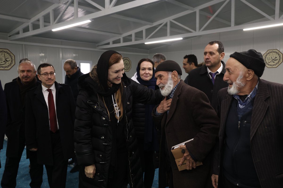 universitemDEU's tweet photo. Rektörümüz @hotar_nukhet: "Kısa sürede tamamlayarak hizmete sunduğumuz Dokuz Eylül Üniversitesi Mescidimizin açılış kurdelesini, programımıza katılan konuklarımız ve vatandaşlarımızla birlikte kestik. Bölgemize hayırlar getirmesini umduğumuz yeni hizmet birimimizi, yine açılış programımıza katılan konuklarımız ve vatandaşlarımızla birlikte gezdik."
#universitemDEU
#AsrınDayanışması