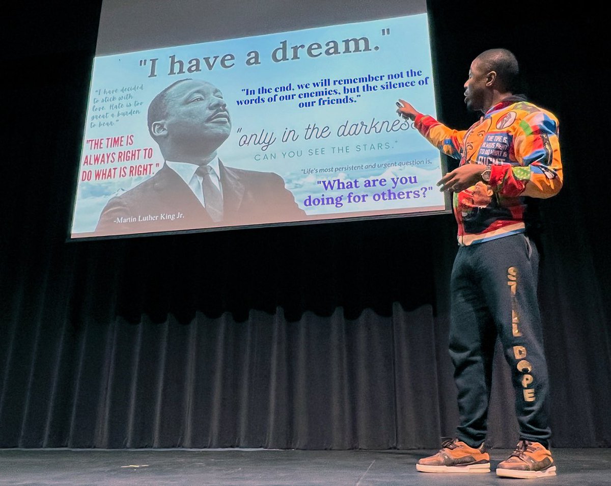 MekkaDonMusic's tweet photo. I got some great pictures back from my MLK Keynote Speech at Columbus Academy. ๐ #StillDope https://t.co/RQiIeGotYf