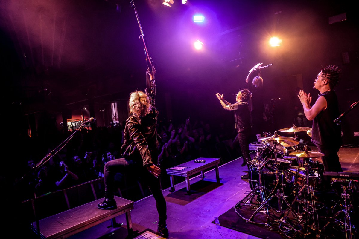 SHOW-HATE tweet media