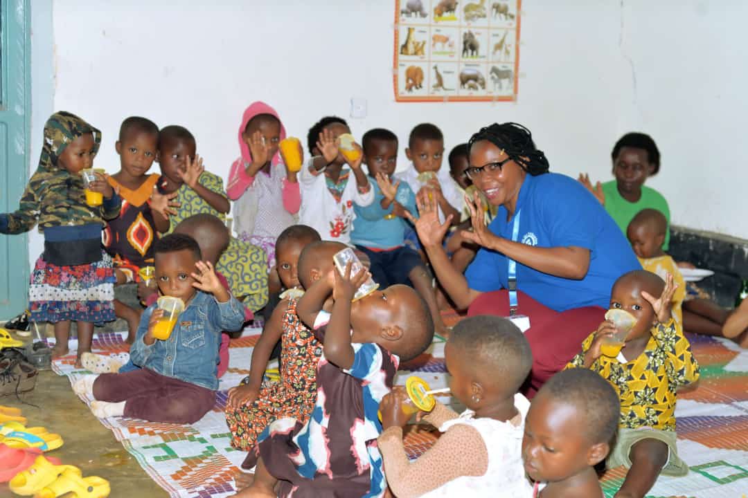 SFIRWANDA's tweet photo. 1/2 On January 23, the launching of SFI ECDs continued in @MasakaSector where we opened another AHEZA ECD in Rusheshe. The activities done included offering learning materials and feeding facilities to empower the center.
#SFIcommunity #EducationForAll
#LeaveNoOneBehind https://t.co/LgzNmgELCB