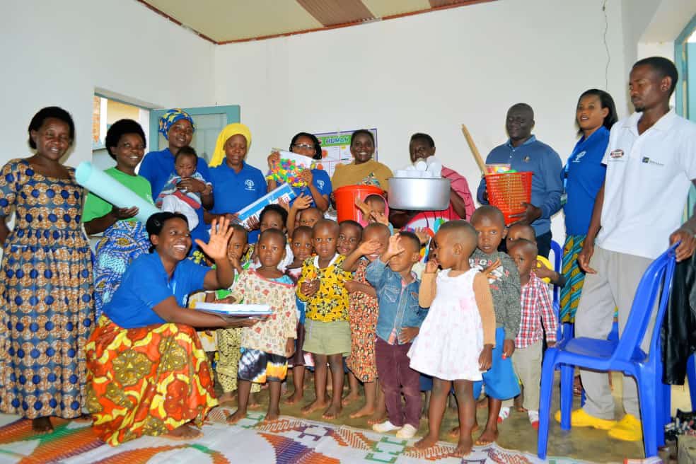 SFIRWANDA's tweet photo. 1/2 On January 23, the launching of SFI ECDs continued in @MasakaSector where we opened another AHEZA ECD in Rusheshe. The activities done included offering learning materials and feeding facilities to empower the center.
#SFIcommunity #EducationForAll
#LeaveNoOneBehind https://t.co/LgzNmgELCB