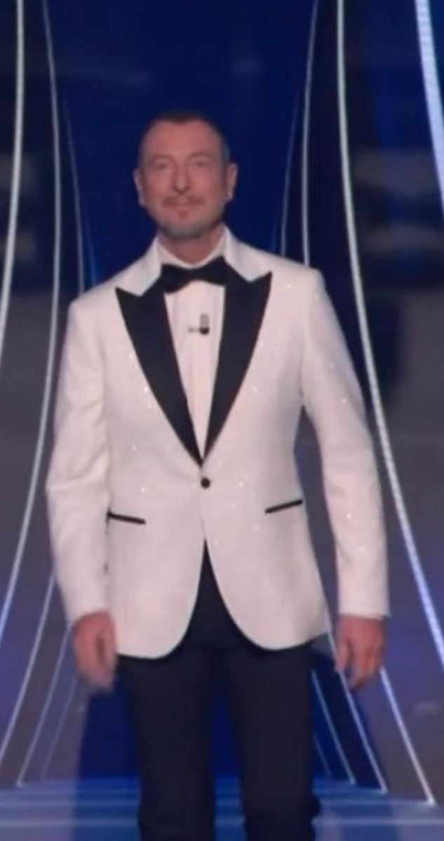 Int_Antoticalmi's tweet photo. non trovi strano?                                   cosa? 
sentirsi davvero.                                    simili 
#SANREMO2024 https://t.co/5O2usL5fwa
