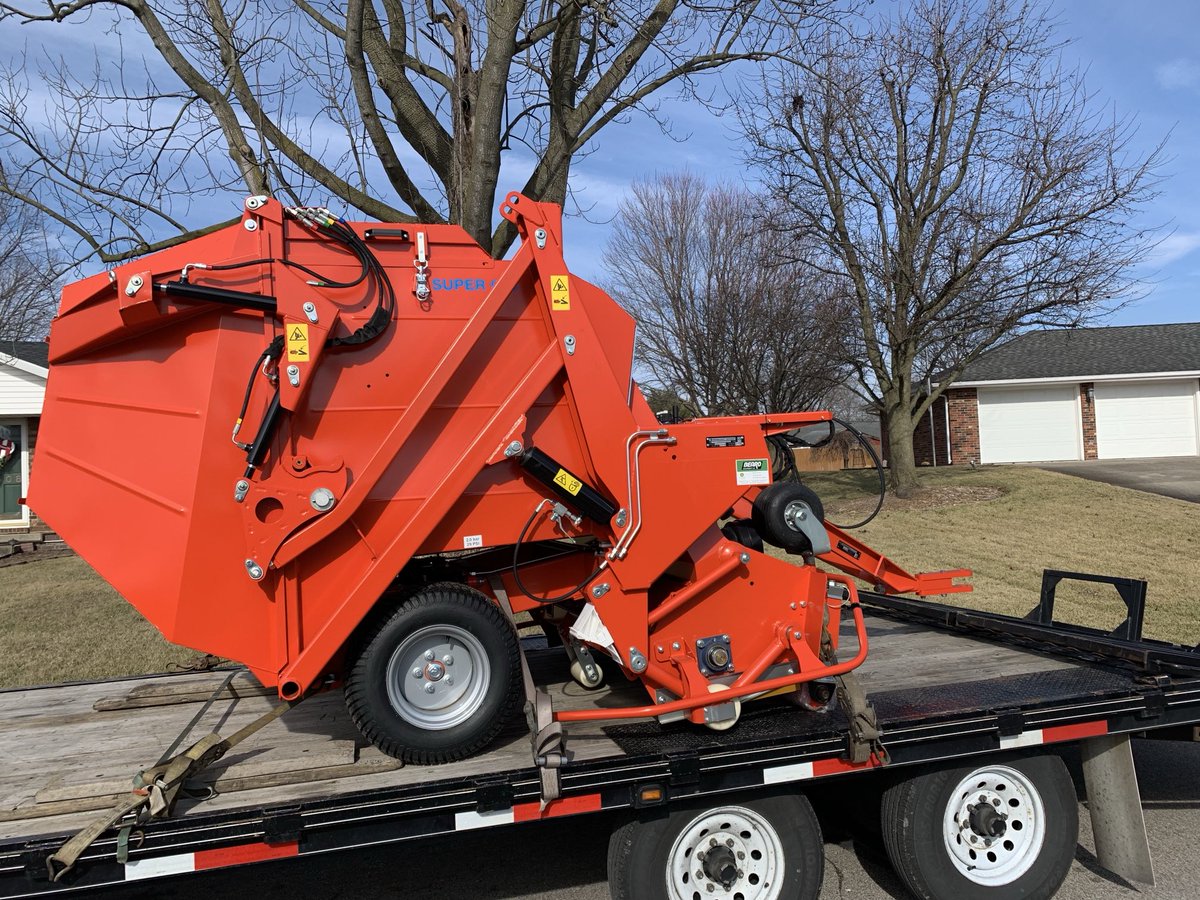 Greenturfguy1's tweet photo. There’s nothing any finer that having the right equipment to do a “Clean Sweep”
Looking forward to tomorrow’s delivery…..and so is the Customer!!
⁦@BeardEquipGolf⁩ ⁦@wiedenmannusa⁩ ⁦@Greenturfguy1⁩ https://t.co/qaCAgLAqDo