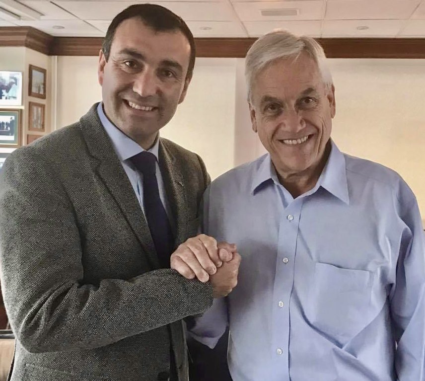 Juaneduardoconc's tweet photo. Hemos decretado duelo comunal de 3 días y bandera a media asta, por la irreparable pérdida del ex Presidente Sebastián Piñera. 

Mi eterna gratitud Presidente Piñera. 

¡ DESCANSE EN PAZ !!

“Me quedaré con sus enseñanzas y consejos”. En mi corazón y mente por siempre. https://t.co/ATGRAAKbPh