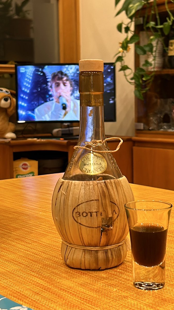 Stasera finisco il nocino mentre Sangiovanni canta finiscimi <a href="/sangiovann1/">sangiovanni</a> <a href="/SanremoRai/">Festival di Sanremo</a> #SANREMO2024