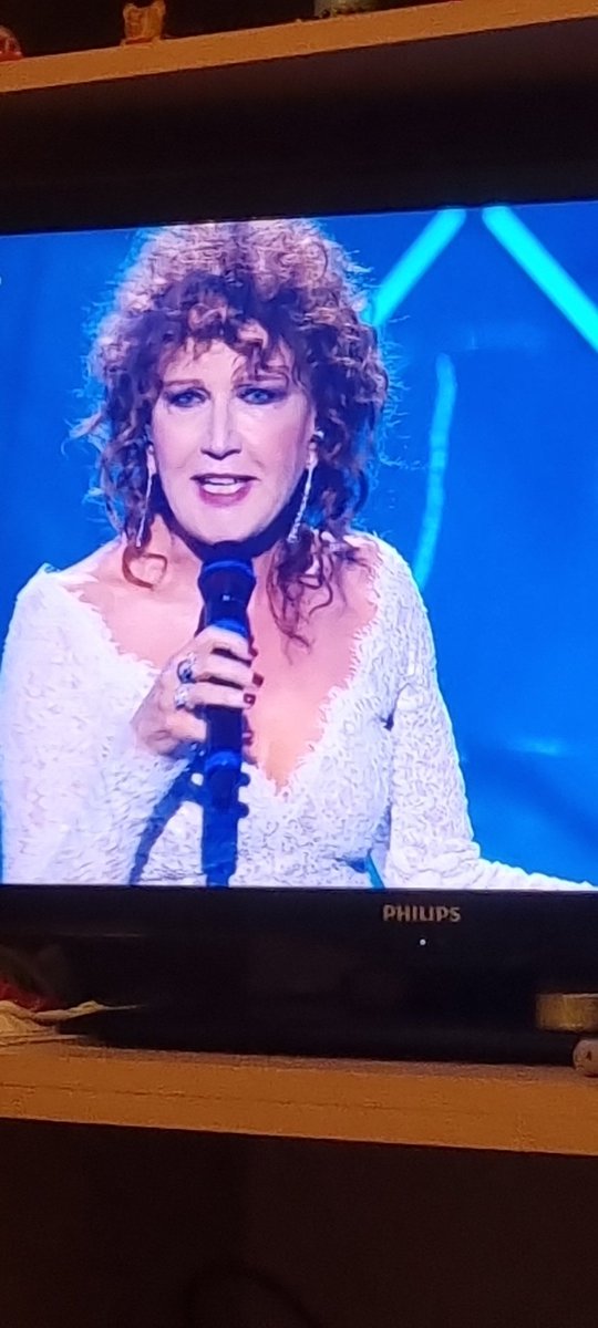 cassanonat's tweet photo. L'Italia riparta da @FiorellaMannoia 
Bravissima 👏🏻
#Sanremo24 https://t.co/0OCBB4Z00c