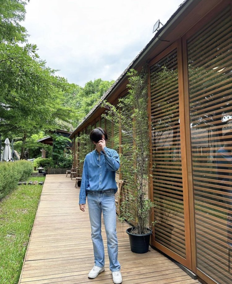 alwaysedi3's tweet photo. In the legs category P’Yoon will always win 

#yoonpsn 🐳 https://t.co/97rhib4Uo5