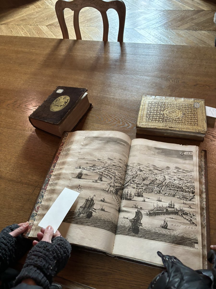 EMihiel's tweet photo. Deuxième visite à la bibliothèque Bénédicte #EAC et à la salle du conseil municipale de #villedesaintmihiel , au programme découverte du plan et des cartes dans des livres de plus de 250 ans .
@DSDEN55 @ICommercy @daac_nancy_metz https://t.co/aA1vL2ZVkr