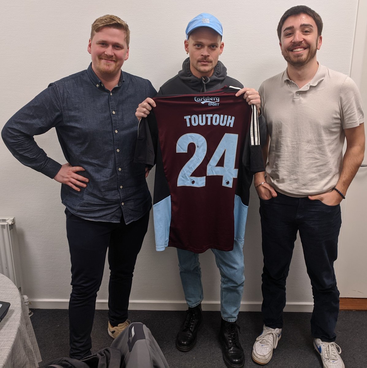Ny episode på trapperne!

Glæd jer til 2 timer i selskab med dagens panel:
<a href="/EmilTolstrup93/">Emil Tolstrup Nielsen</a> <a href="/Excel_Rejeark/">Excel Rejeark</a> og <a href="/philipdar2001/">Philip Akhtar Dar</a>  

#fcklive