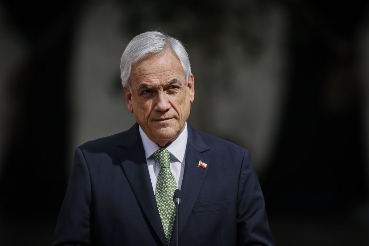 udechile's tweet photo. Como Club Universidad de Chile, lamentamos el fallecimiento de don Sebastián Piñera Echenique, quien fue presidente de la República en dos períodos (2010-2014 y 2018-2022). Enviamos nuestras profundas condolencias a su familia y seres queridos en esta jornada de duelo. https://t.co/gGh5uP6Bnz