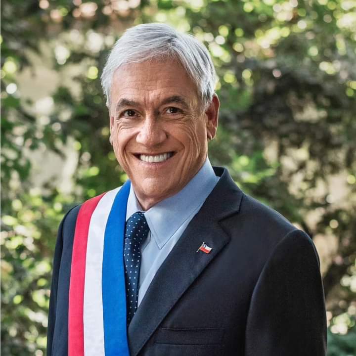 tv_sexta's tweet photo. URGENTE: EX PRESIDENTE SEBASTIAN PIÑERA FALLECIÓ  AL CAER SU HELICÓPTERO 

Gobierno de Chile ha confirmado a las 17:00 hrs su muerte al caer el helicóptero que pilotaba en lago Ranco.

El cuerpo de Sebastián Piñera, 74 años, ya fue recuperado por buzos. Se declara Duelo Nacional. https://t.co/7aBUQf7Uop
