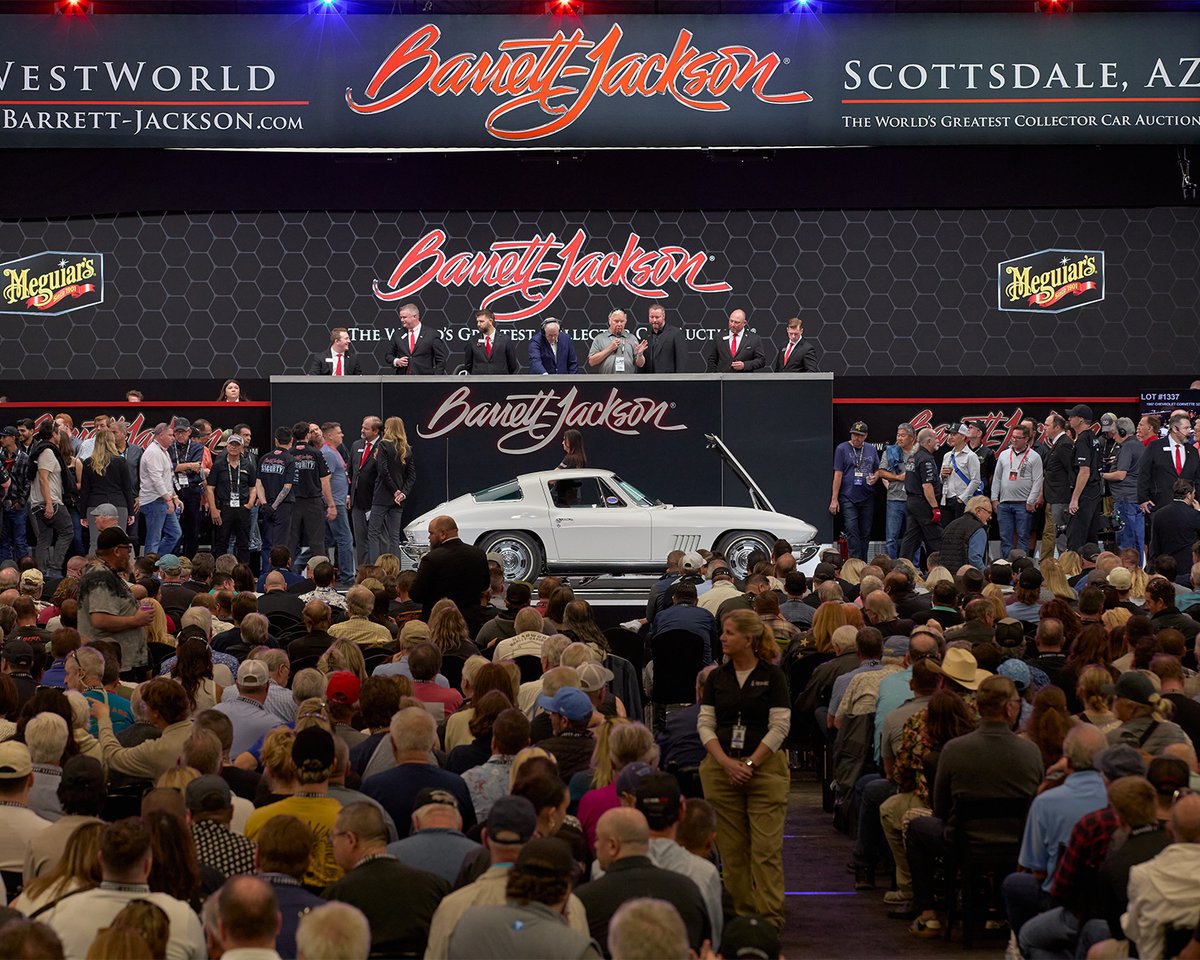 Barrett_Jackson's tweet photo. This @Chevrolet #Corvette "#BigTank" coupe is one of two with N03 tanks built in 1967 - and it sold for $550,000 at #BarrettJackson #Scottsdale!
Read more: https://t.co/K6kLzscvK5 https://t.co/iTEliqfvNq