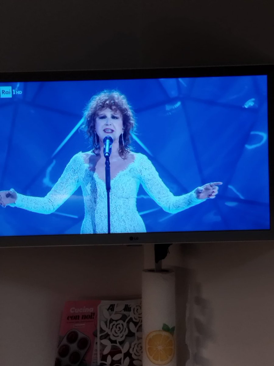 Ormai è #Tarantata la ⁦<a href="/FiorellaMannoia/">fiorella mannoia</a>⁩ noscia! ❤️🕷️⁦<a href="/TarantaTweet/">LaNotteDellaTaranta</a>⁩ #Sanremo2024